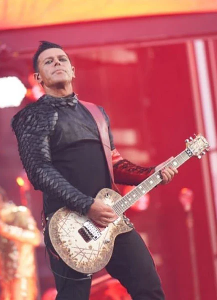 File:richard-stadium-tour-outfit-stage3-2019.jpeg