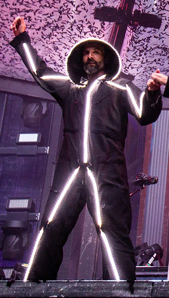 File:stickman-suit-oliver.jpg