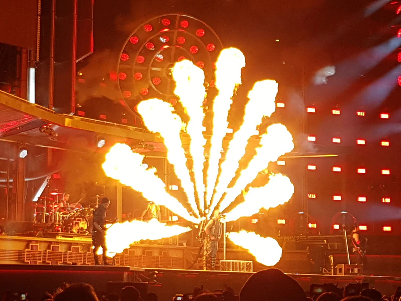 File:Backpackflames.jpg